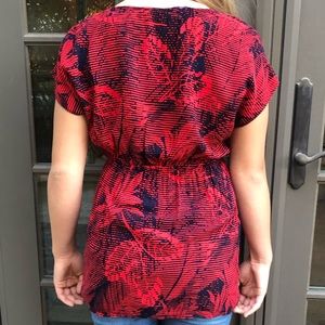 Gently used vibrant red versatile women’s top